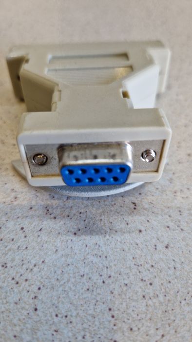 Przejściówka z portu DB9F (9 pin) na DB25M (25 pin)