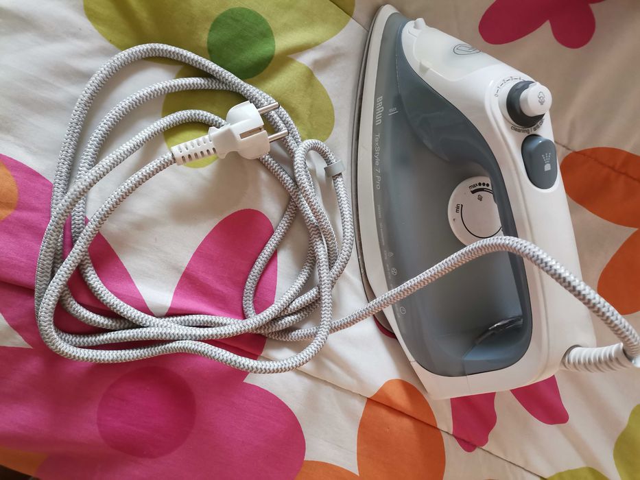 BRAUN Steam Iron423918841208524805