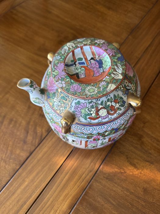 Vaso / Bule de porcelana chinesa sec.19-20