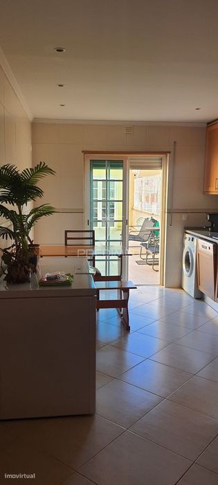 Apartamento T2 com terraço, garagem e arrecadação -Urb. das Caldela... — Assunção, Ajuda, Salvador E Santo Ildefonso, Portalegre