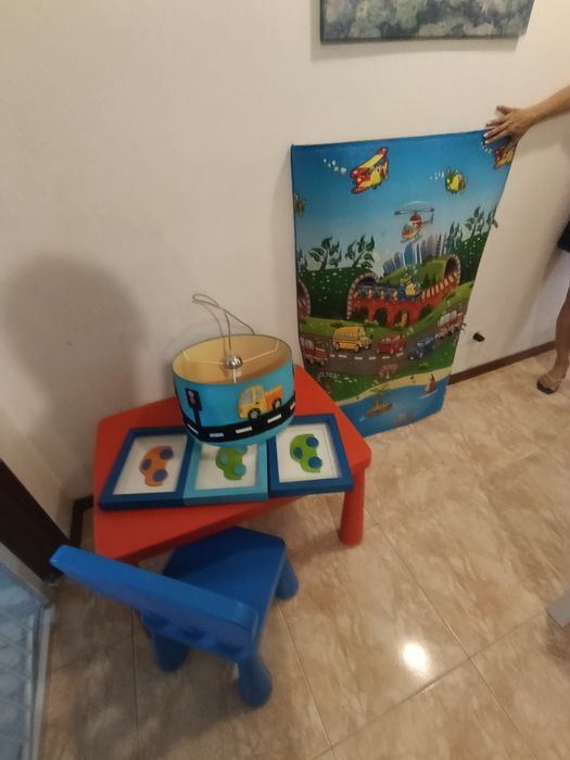 Itens de decoração para quarto de criança .