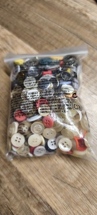 Guziku różne rodzaje i kolory