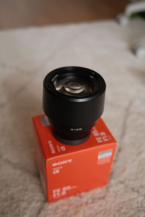 Sony FE 85mm f/1.8 – E-mount