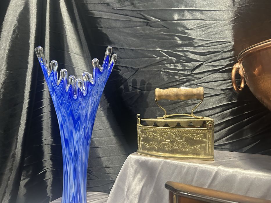 szkło artystyczne, miedź, mosiądz, ceramika i drewno