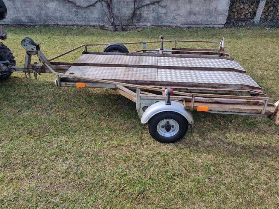 Pozostałości przyczepki platformy