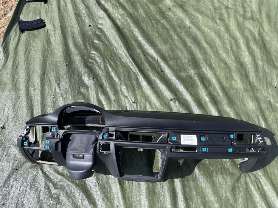 Konsola deska kokpit AIRBAG BMW E90 E91 E92 E93 czarna cupholder kubki