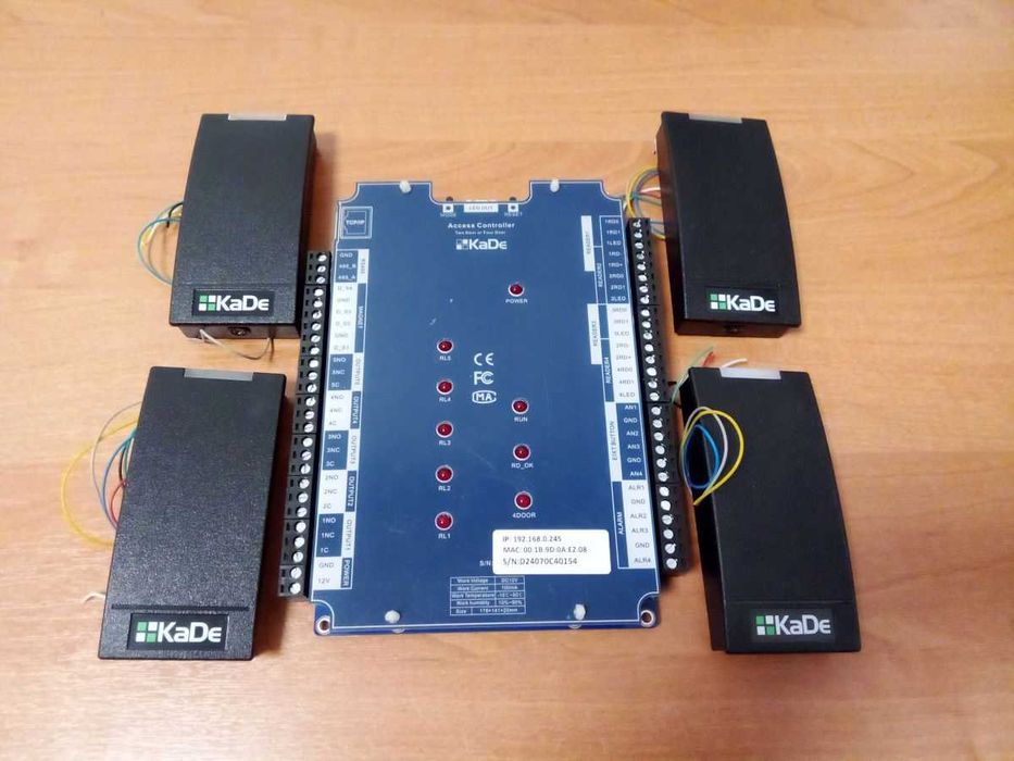 Zestaw kontroli dostępu KaDe KDH-KS2024-IP. Kontroler + czytniki kart.