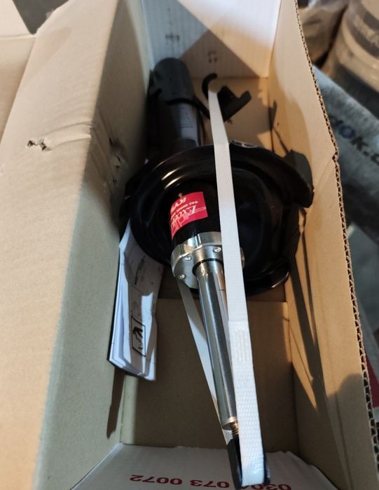 Kayaba!!!Продам все нове! задні та передні стойки, пильник з відбійник