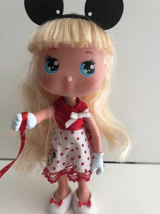 Boneca com animal de estimação