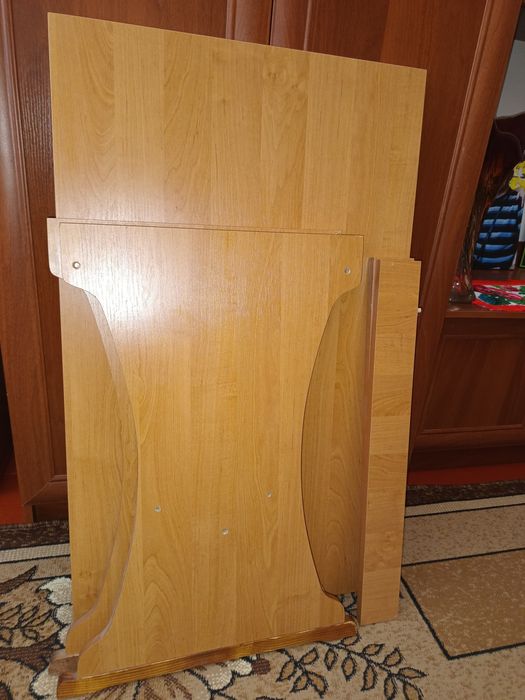 Продам кухонный стол.