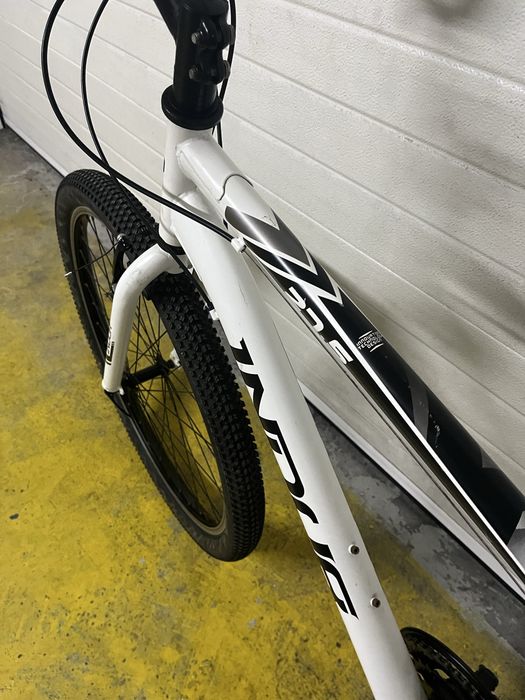 Bicicleta Indur 27.5 branca