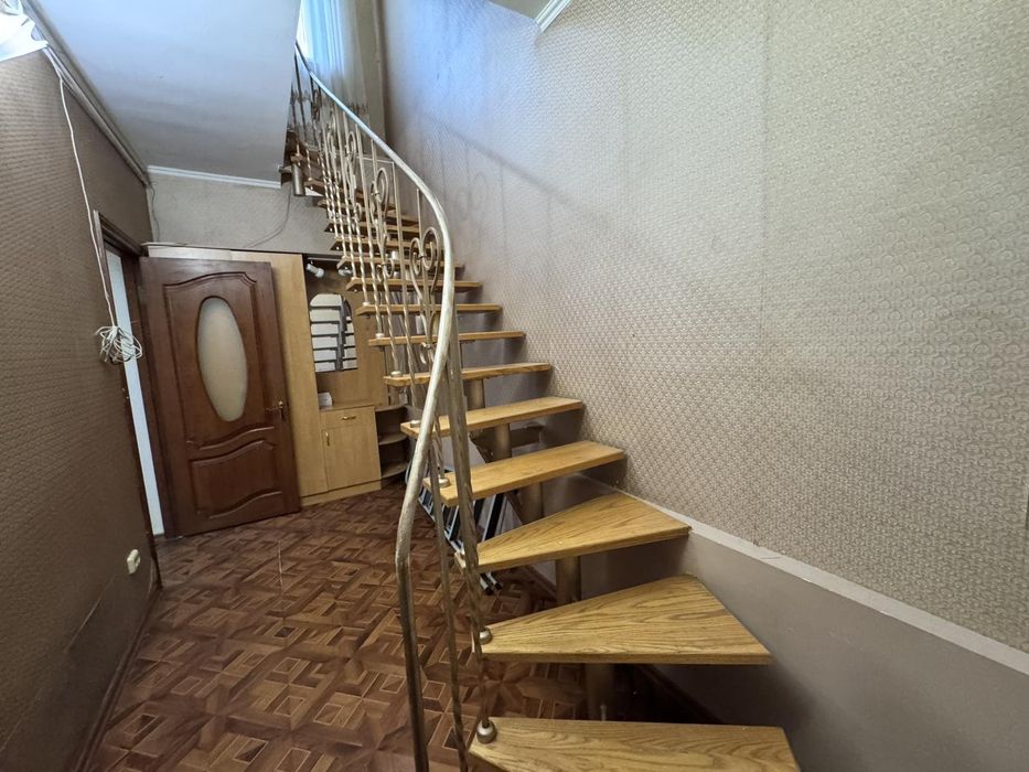 Продам двухкомнатную квартиру в Приморском районе на Пушкинской