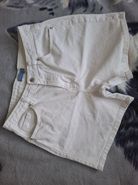 Białe spodenki mom fit. Rozmiar M/38