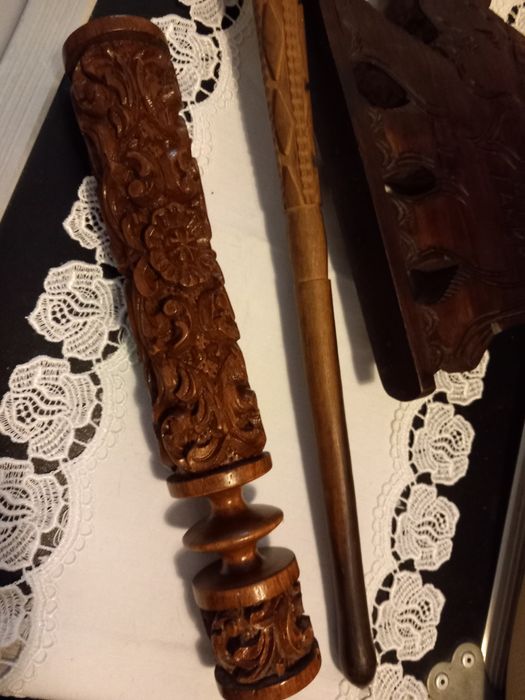 Peças em madeira de varios países como se pode ver nas fotos