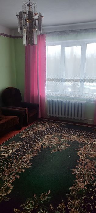 Продається трикімнатна квартира