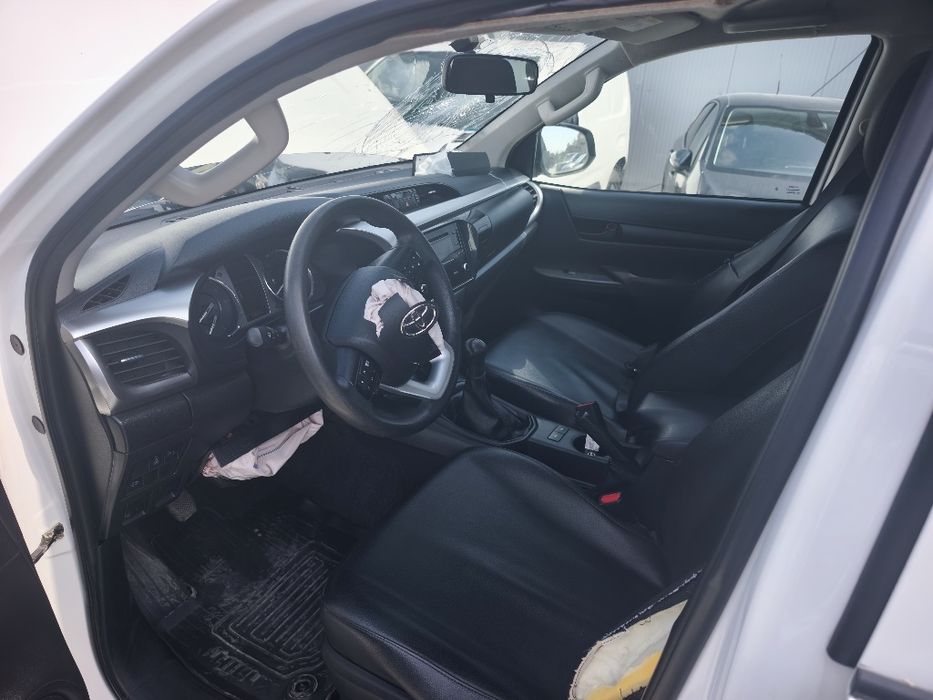 Toyota Hilux 5 lugares