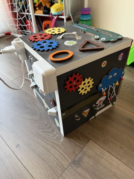 Бізікуб дитячий