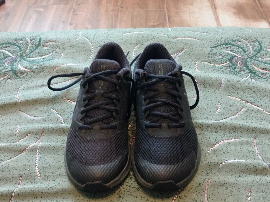 Кроссовки  Nike (оригинал) фирменные размер-36,5 стелька-23,5см