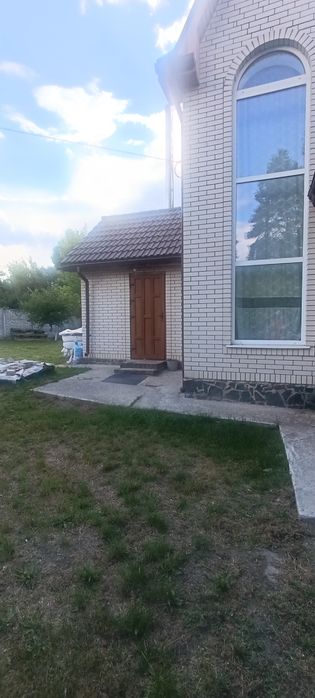 Продається будинок в мальовничому куточку с.Левків.