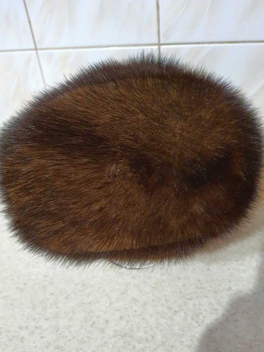 Дві нові норкові шапки.