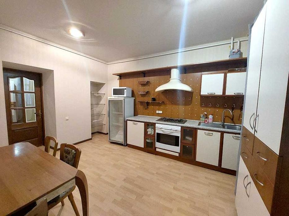 Екатерининская пл.: сдам просторную 2к квартиру в историческом центре!