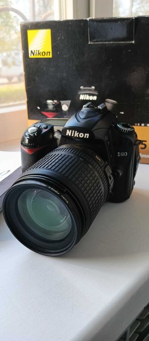 Продам NIKON D90 kit 18-105