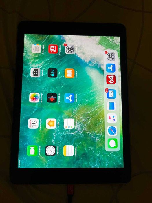 Продам iPad Air 1 32GB (б/у, слабкий акумулятор)