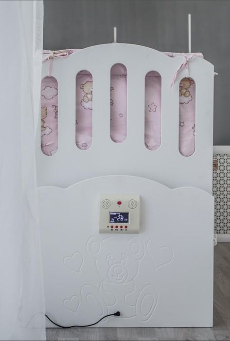 Розумне дитяче ліжко з маятником .