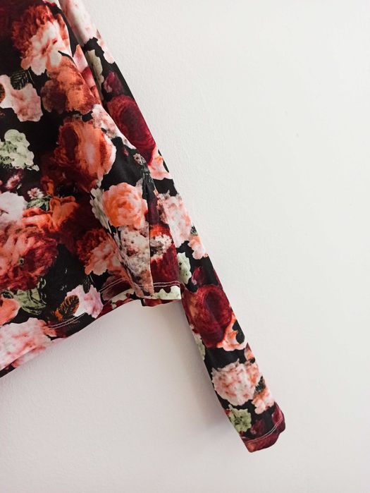 Kolorowy crop top krótka bluzka z długim rękawem dekolt łódka