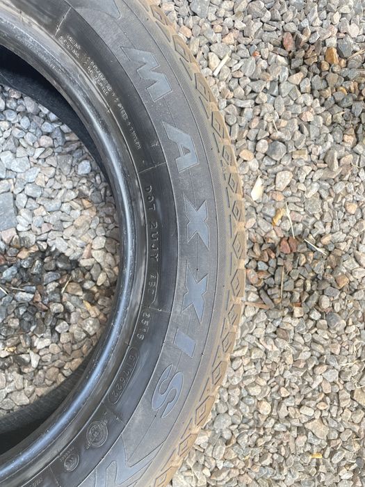 Продам зимние шины Maxxis 225/60/17