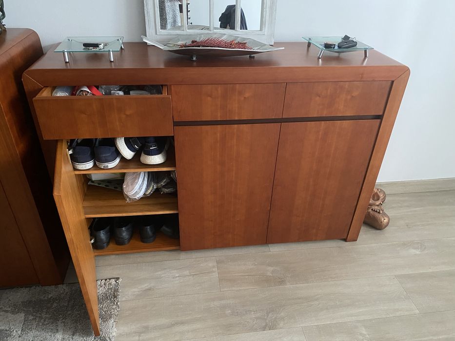 Ultima OPORTUNIDADE! Pequeno Aparador / Sapateira