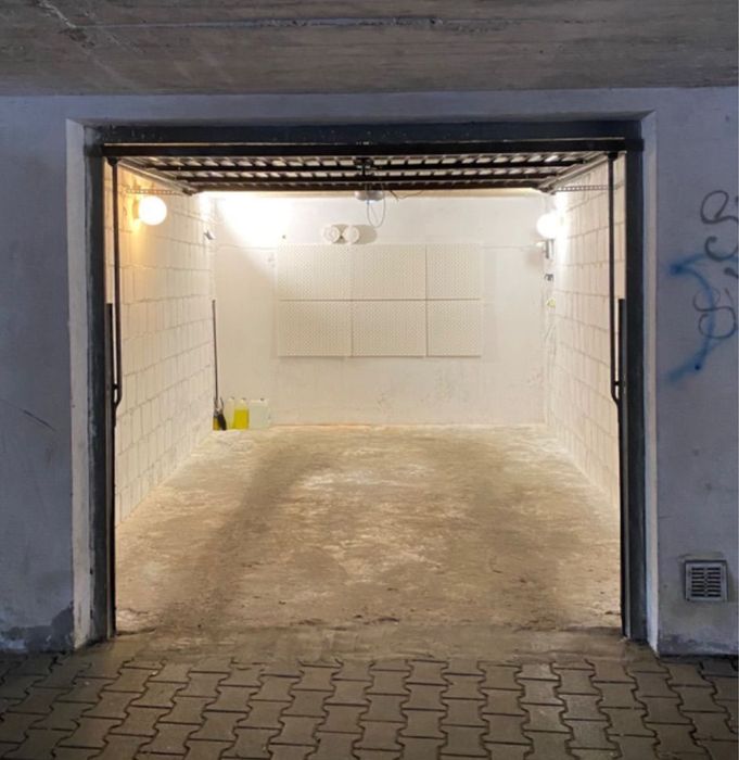 Garaz 17m w centrum Al. Gen. Sikorskiego. Automatyka -pilot