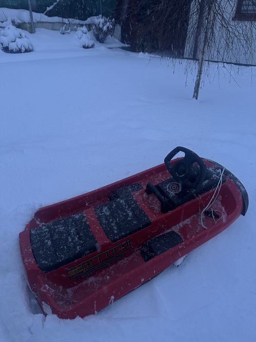 Sanki samochód z kierownicą