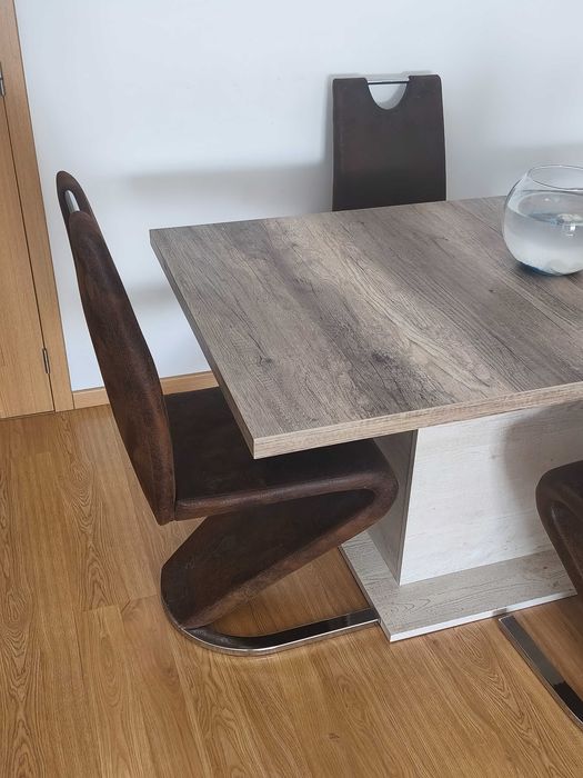 Mesa e cadeiras conjunto