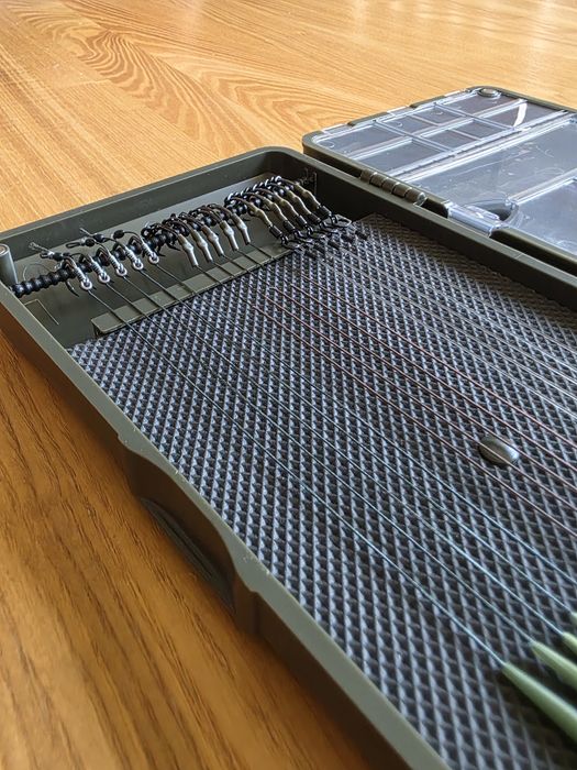 Zestaw 15 przyponów karpiowych #6 w Piórniku Tackle box