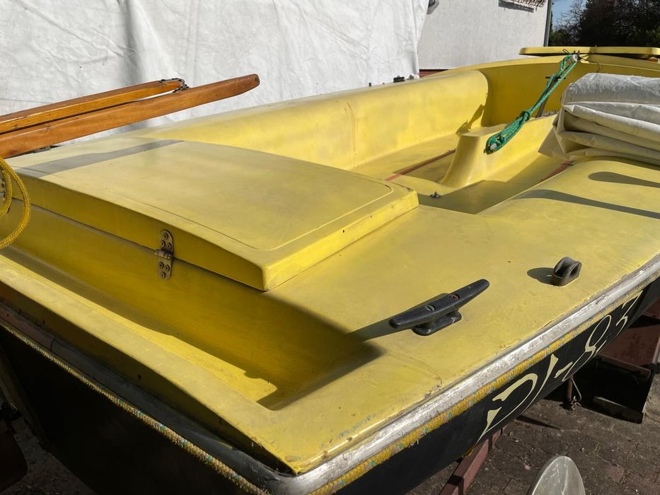 Jacht turystyczno regatowy ZEFIR z wózkiem slipowym, klasyk z duszą