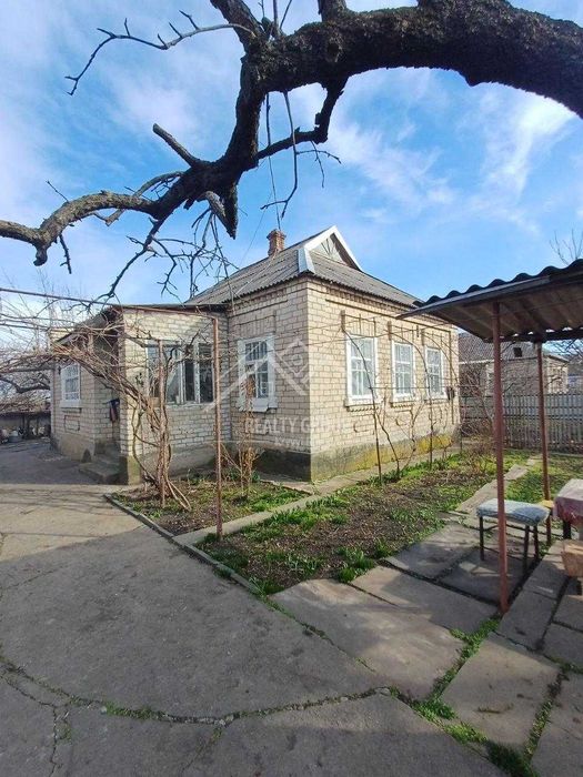 Продаж будинку в центрі села Веселе 20 км від Социка.