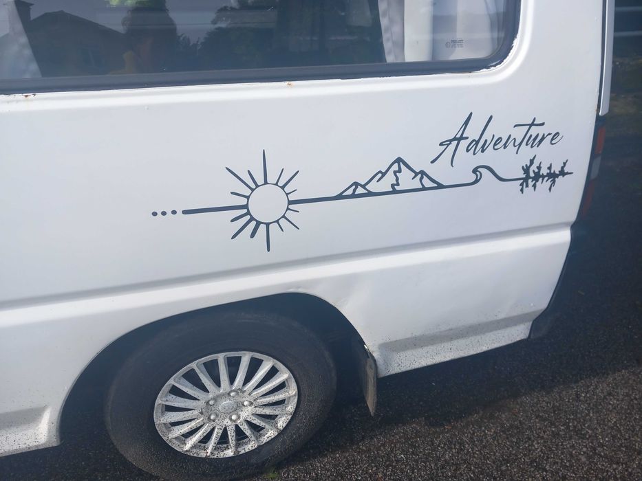 Mitsubishi L300 van