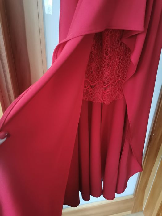 Długa czerwona asymetryczna sukienka z rozcięciem, XS