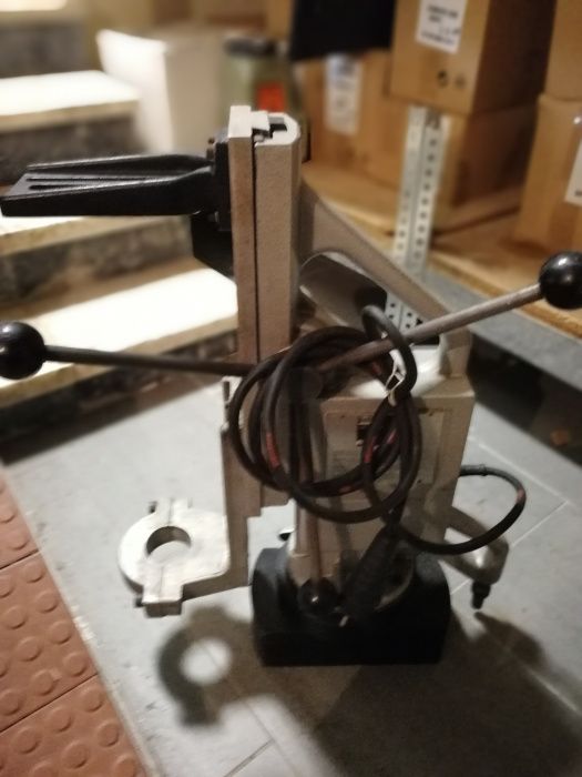 Íman eléctrico para furadora