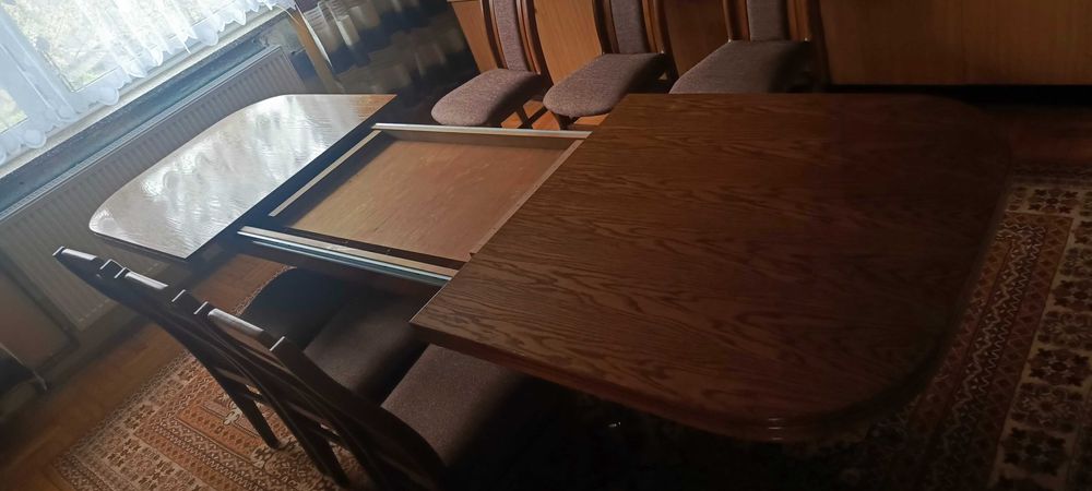 Stol drewniany z krzeslami