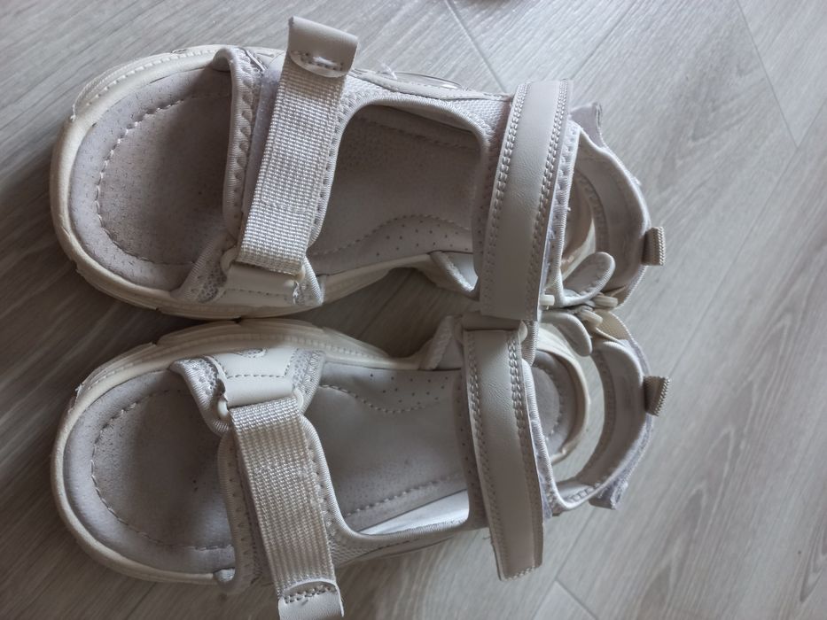 Босоніжки босоножки