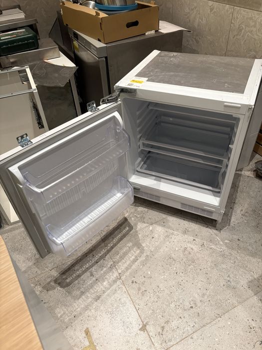 Lodówka podblatowa do zabudowy ikea Fastnas