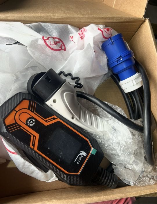 Зарядка для электромобиля.