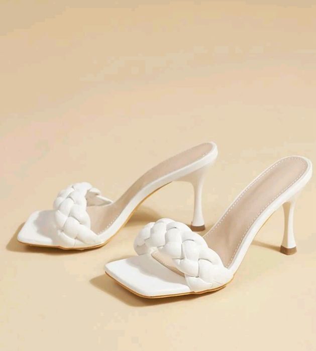 Sandalia branca nova