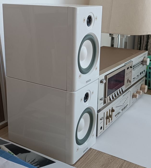 Amplificador, Colunas e Leitor de Cassetes.
