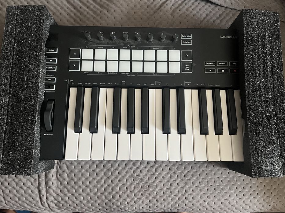 MIDI-клавіатура Novation Launchkey 25 МК3
