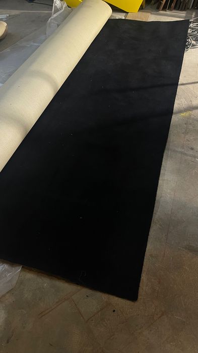 Tapete Preto de Alta Qualidade / High-Quality Black Carpet — 10€/m²!