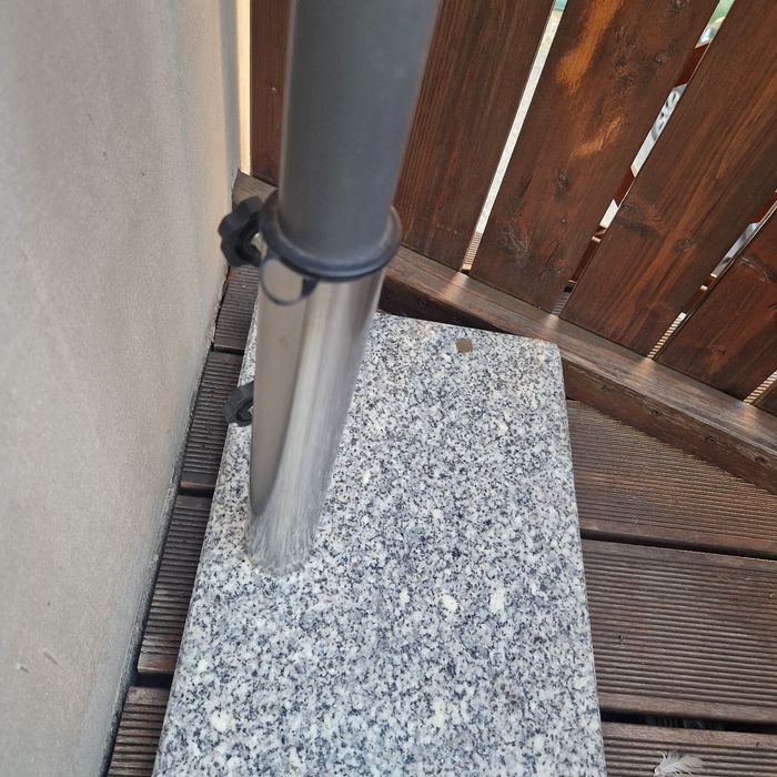 Parasol półparasol Jysk szary balkonowy