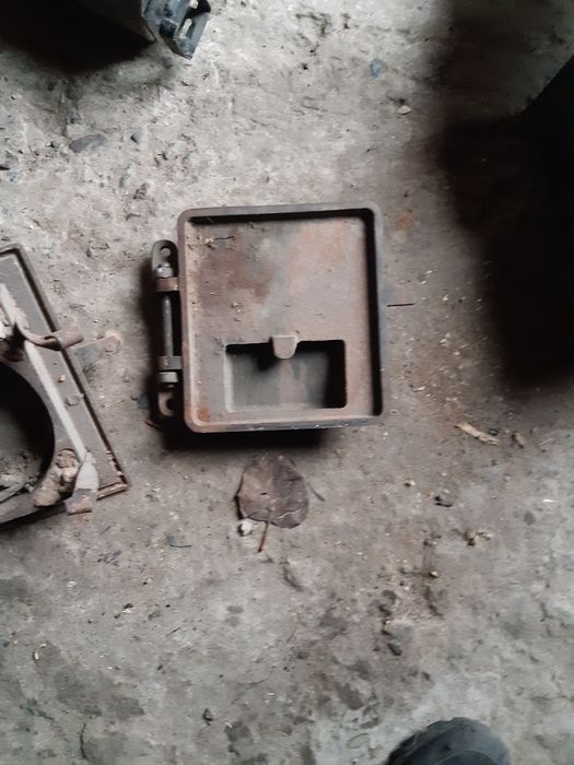 Дверцята до груби чугунні